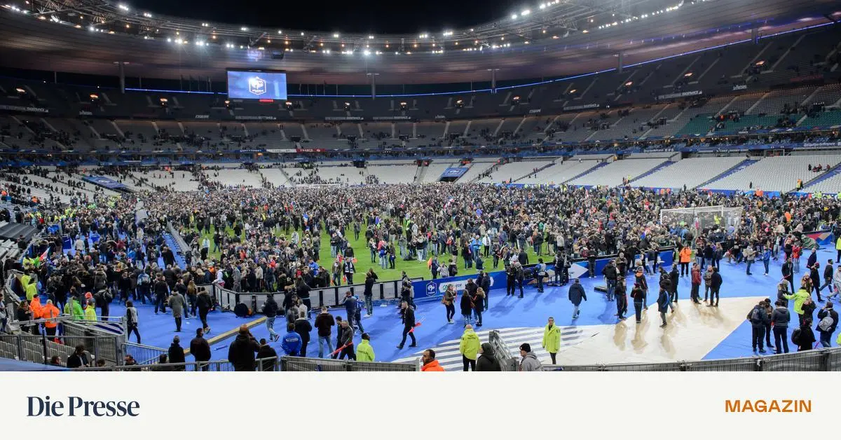 Der-Fu-ball-im-Fadenkreuz-des-Terrors-premium-