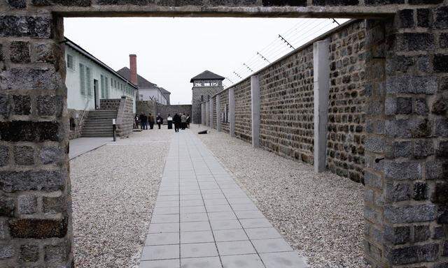 Blick in einen Hof des ehemaligen Konzentrationslagers Mauthausen