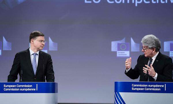 Valdis Dombrovskis und Paolo Gentiloni, die für Wirtschaft und Währung zuständigen EU-Kommissare, präsentierten am Mittwoch ihr Reformprojekt.