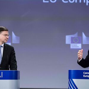 Valdis Dombrovskis und Paolo Gentiloni, die für Wirtschaft und Währung zuständigen EU-Kommissare, präsentierten am Mittwoch ihr Reformprojekt.