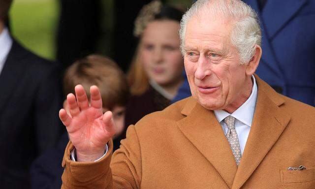 Der 75-Jährige Monarch hat sich am Freitag in ein Londoner Spital begeben. 