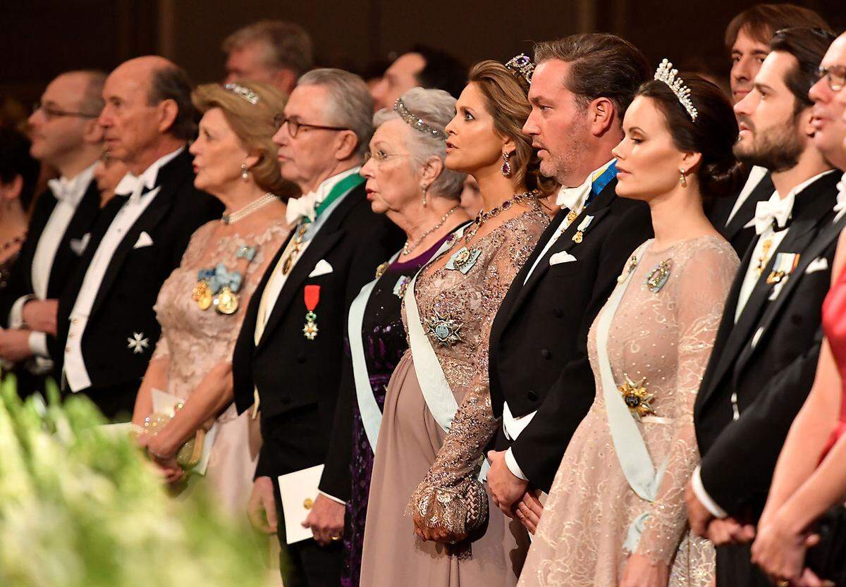 ...während weiter unten am Parkett die in der Thronfolge Nachgereiten der Zeremonie bewohnten: Prinzessin Madeleine samt Ehemann Christopher O'Neill und Prinz Carl Philip mit Ehefrau Prinzessin Sofia.