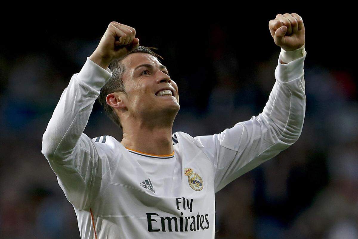 17 Millionen Jahresgehalt von Real Madrid und knapp 22,5 Millionen Euro an Nebeneinkünften hieven Cristiano Ronaldo mit einem Gesamtverdienst von 39,5 Millionen Euro auf den zweiten Platz.