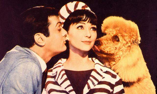 Tony Curtis mit Christine Kaufmann in dem Film ''Monsieur Cognac'' (1964)