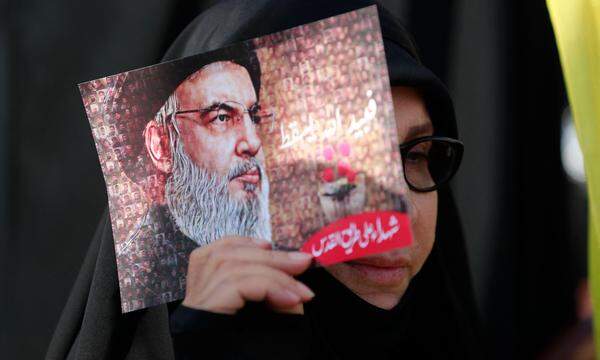 Das Konterfei des Hisbollah-Chefs Hassan Nasrallah bei der Kundgebung in Beirut.