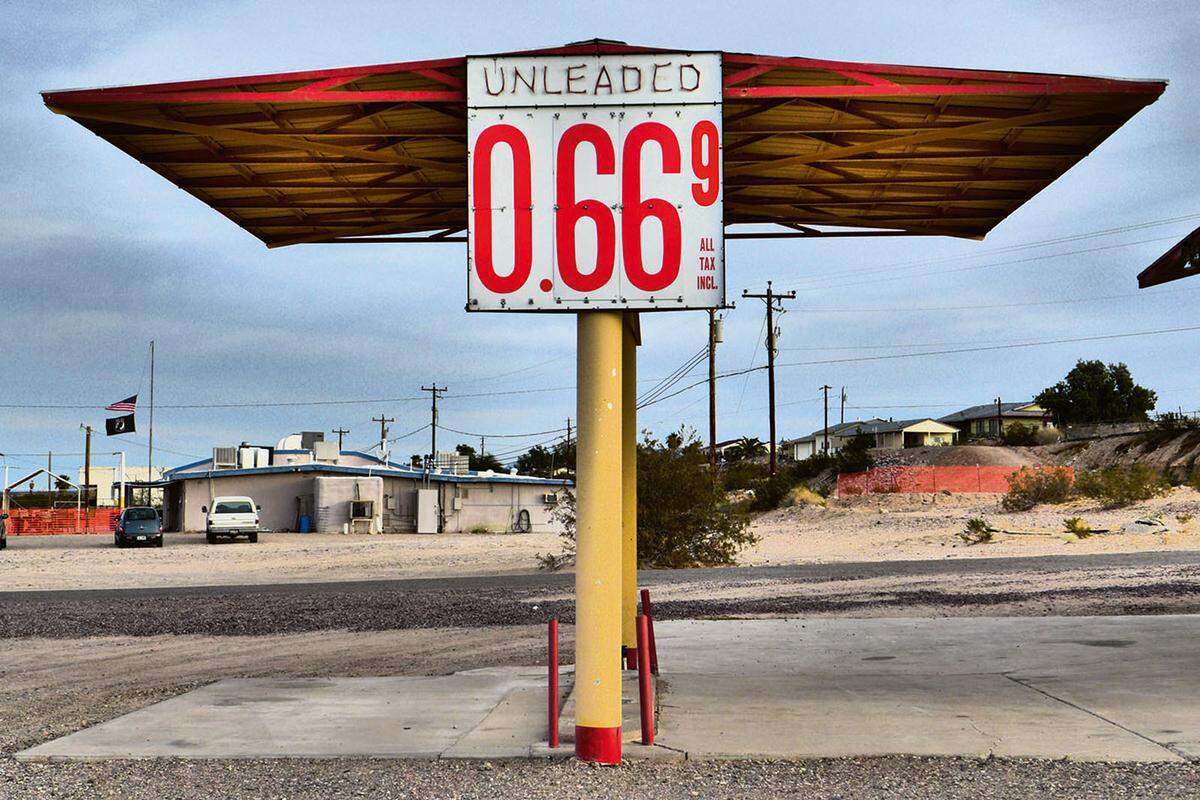 Arizona: Die Tankstelle in Topock ist geschlossen - die Tafel für den Benzinpreis blieb als Straßenschild.