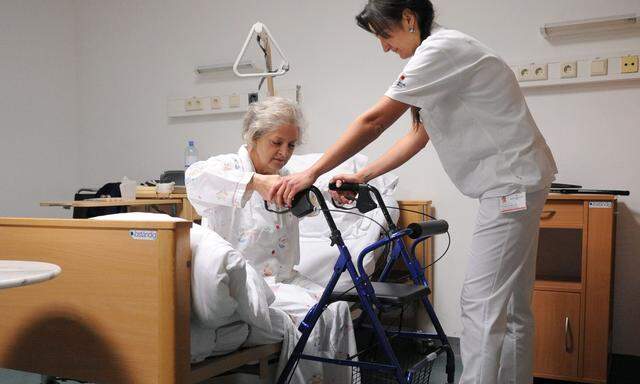 Von den aktuell getroffenen Maßnahmen sind zahlreiche Pflegekräfte aus Nachbarländern Österreichs betroffen.