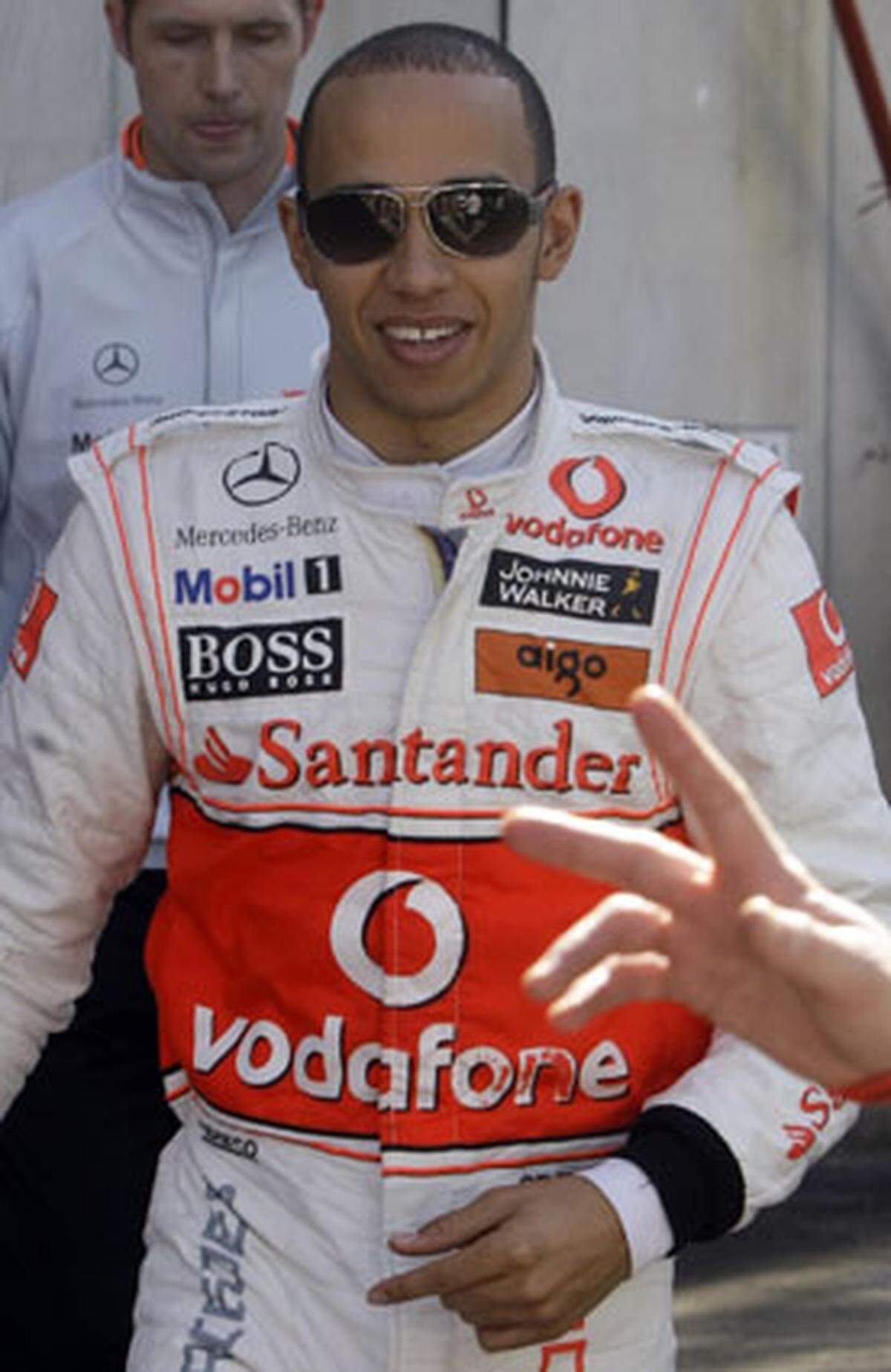 McLaren wird 2010 ein spektakuläres Fahrer-Duo aufbieten können: Jenson Button, der Weltmeister 2009, hat nämlich Lewis Hamilton, den Weltmeister 2008, zum Partner. Hamilton steht bei McLaren noch bis 2012 unter Vertrag.