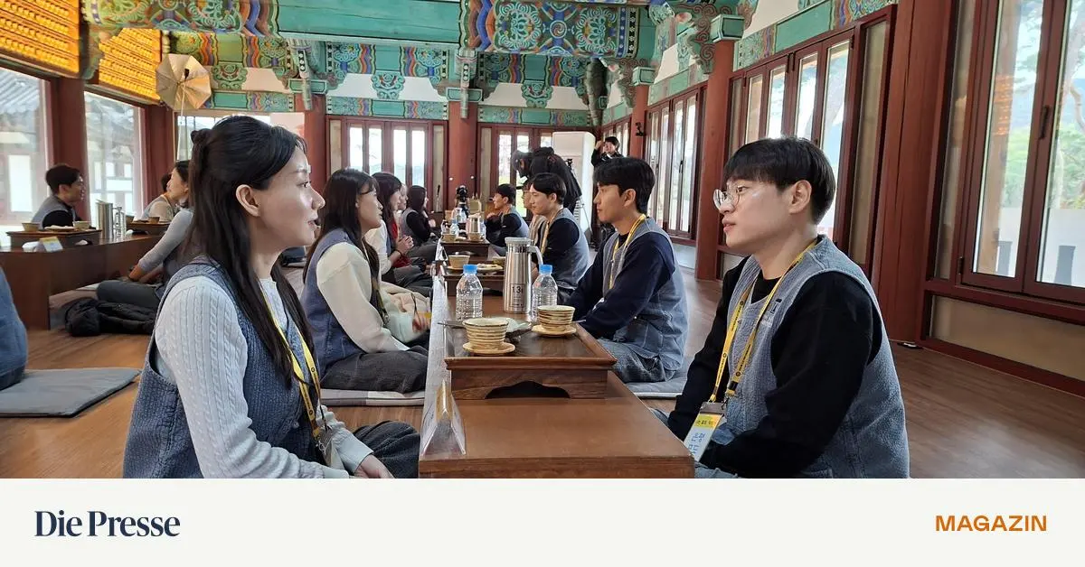 Speeddating-im-buddhistischen-Tempel-S-dkoreas-verzweifelter-Kampf-gegen-die-niedrige-Geburtenrate-premium-