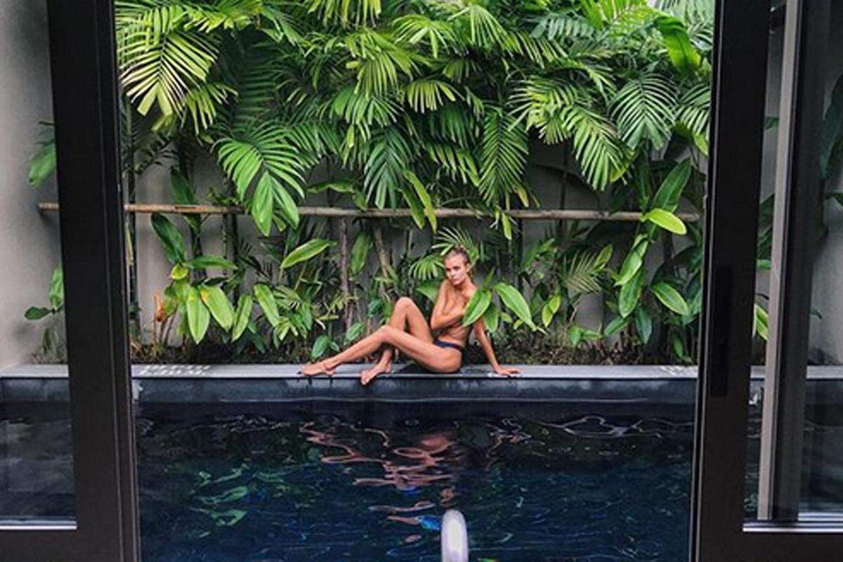 ... bis hin zu sexy Fotoshootings am Pool. Doch offenbar ist der schöne Urlaub bereits wieder vorbei. "Ich liebe diese Mädels, so viele wunderschöne Erinnerungen", verabschiedete sich Sampaio auf Instagram von Thailand und ihren Freundinnen.