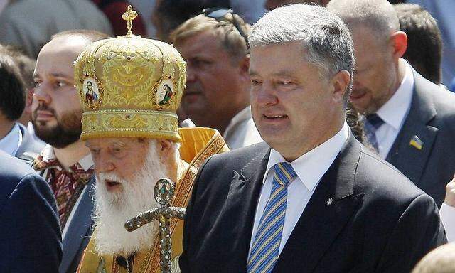 July 28 2018 Kiev Ukraine Ukrainian President Petro Poroshenko R and Patriarch of Ukrainian