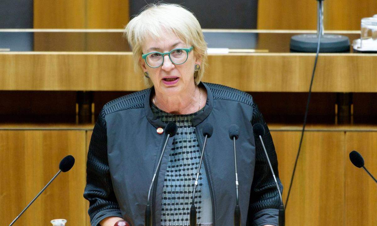 Sie kam als Nachfolgerin von Eva Glawischnig für wenige Monate in den Nationalrat. Jetzt ist Barbara Neuroth als stellvertretende Bezirksvorständin in Wien-Wieden weiterhin für die Wiener Grünen tätig.
