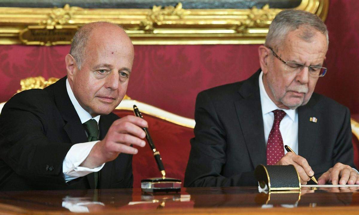 Der frühere Präsident des Verwaltungsgerichtshofs ist neuer Justizminister und Vizekanzler. Jabloner war von 1998 bis 2003 auch Vorsitzender der Historikerkommission, er gilt als SPÖ-nahe.