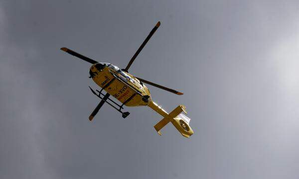 Der Bub wurde per Hubschrauber ins Krankenhaus Schwarzach geflogen. 