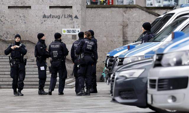 Zu Weihnachten gab es Hinweisen auf einen möglichen Anschlagsplan einer islamistischen Gruppe in Wien, die Sicherheitsmaßnahmen u.a. rund um den Stephansdom wurden verstärkt