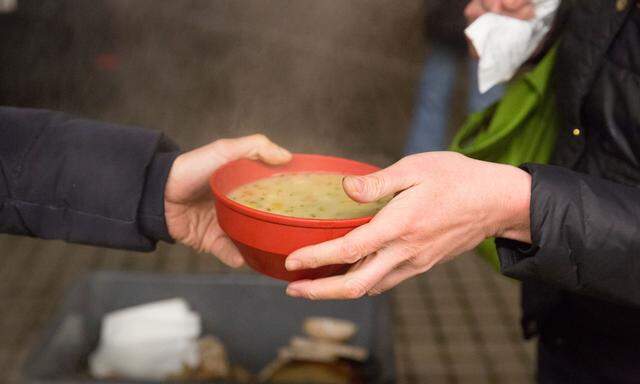 Aktionen wie die „Suppe mit Sinn“ bieten die Möglichkeit, auch als Unternehmen, in dem Fall als Gastronomiebetrieb, andere zu beschenken.