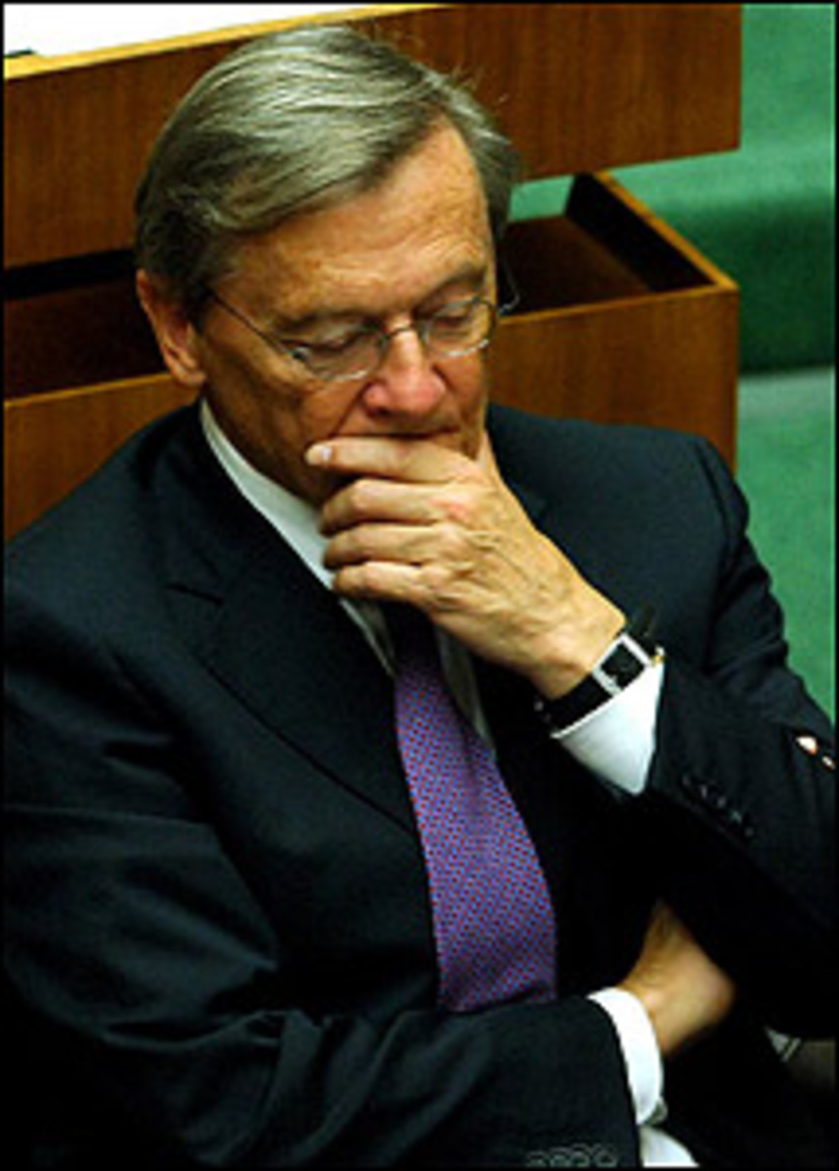 "Bis dahin werden sich die Freiheitlichen aber in Sachen Europa, Zuwanderung und Abgrenzung vom Dritten Reich etwas überlegen müssen." Schüssels inhaltiche Bedingungen für eine mögliche Zusammenarbeit in einigen Jahren.