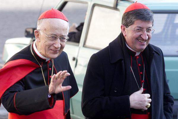 Ein anderer einflussreicher Kardinal ist Camillo Ruini (im Bild links), ebenfalls nicht mehr wahlberechtigt. Er ist emeritierter Kardinalvikar der Diözese Rom. Sein Einfluss wirkt vor allem auf die italienischen Kardinäle. Ruini leitete von 1991 bis zu seinem altersbedingten Rücktritt im Jahr 2007 die italienische Bischofskonferenz.