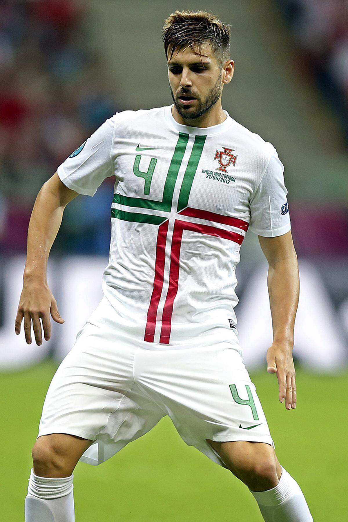Piqués Pendant im Team Portugals heißt Miguel Veloso.