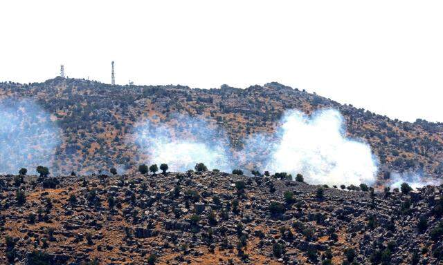 Die schiitische Hisbollah-Miliz feuerte aus dem Südlibanon mehr als ein Dutzend Raketen ab.