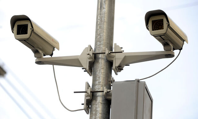 Der Staat will künftig über Sicherheitslücken auch in die Smartphones potentieller Verdächtiger eindringen.