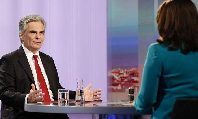 BUNDESKANZLER FAYMANN IN DER ORF-'PRESSESTUNDE'