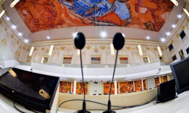 In der Hofburg konstituiert sich morgen der Nationalrat: Drei Präsidenten werden gewählt, Ausschüsse besetzt, Klubs gebildet.