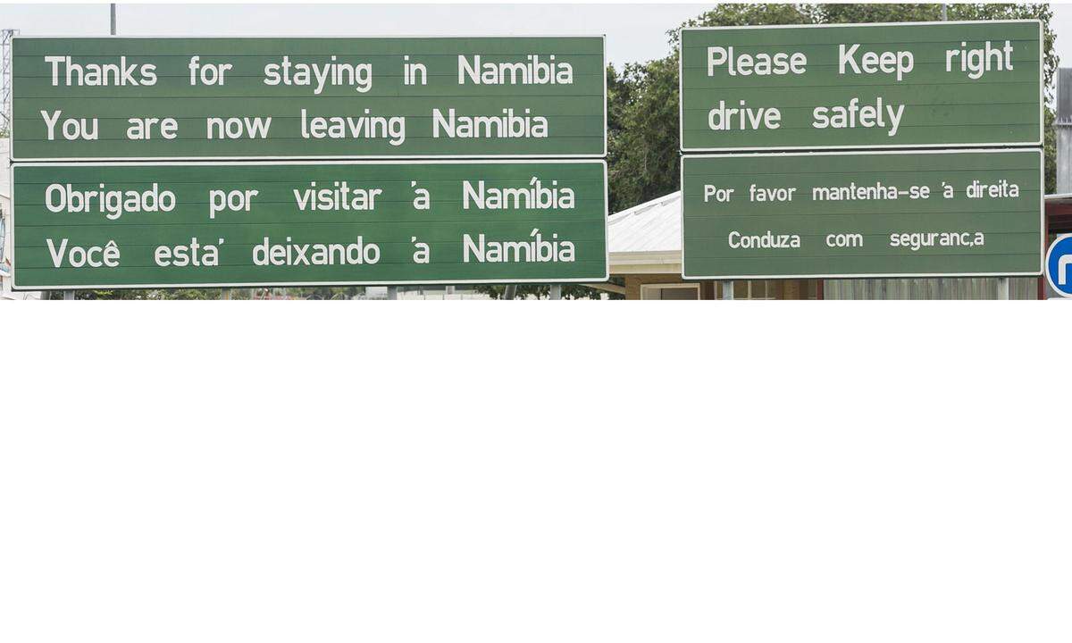 Die Grenze zu Angola ist erreicht. Fraglich, wie schnell die Formalitäten an der Grenze dauern und in welchem Zustand die Straßen sind. In Namibia ist das Netz jedenfalls gut ausgebaut.