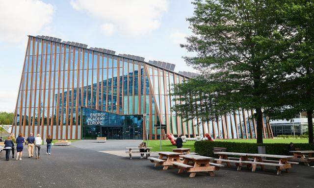 Das Energy Academy Gebäude in Groningen ist Vorbild für gelungenen Klimaschutz und vereint Energiesparen und Wohlfühlen. 