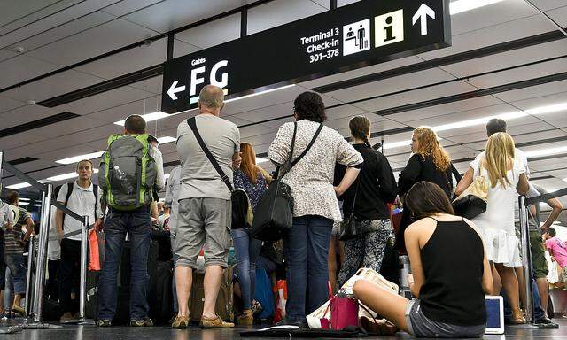 Symbolbild: Passagiere am Wiener Flughafen