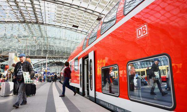 Die Waggons der Deutschen Bahn sollen die Kapazität bei bestehenden Zügen der ÖBB erweitern.