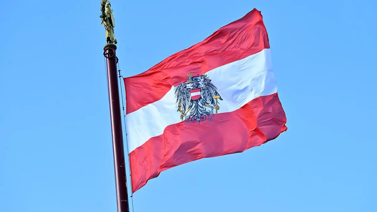South Tyrolean marksmen raise the Austrian flag: Controversy in Bolzano