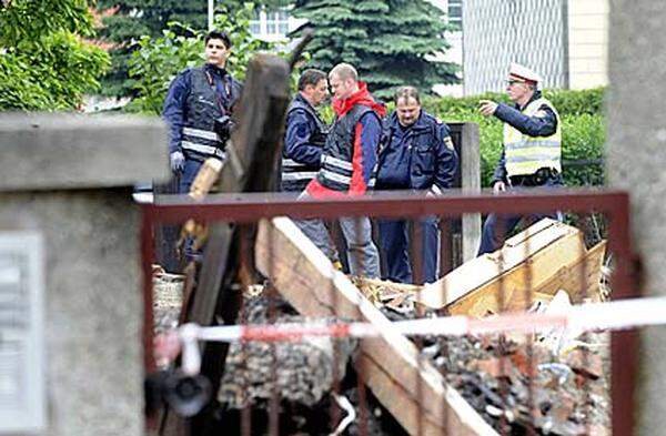 Nach der tödlichen Gasexplosion in St. Pölten sind nun die Ermittler des Bundeskriminalamtes am Werk. Sie sollen klären, was die Explosion verursacht hat und ob Fahrlässigkeit vorliegt.