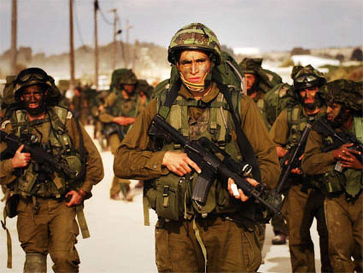 Am 18. Tag der Offensive rückte die israelische Armee in die Vororte von Gaza-Stadt vor. Die Stadt soll eingekesselt werden.