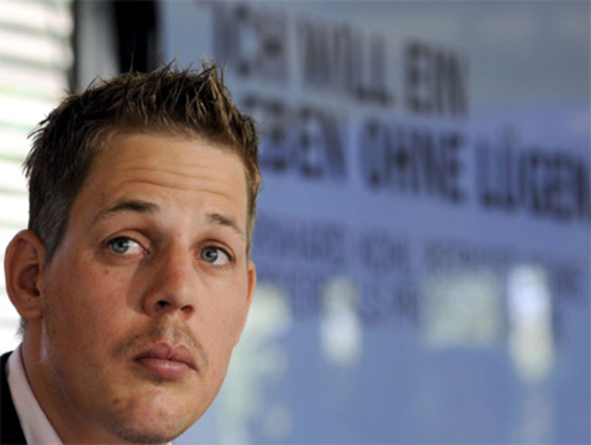 Tour de France 2009: Die Frage ist nicht, wer gewinnt, sondern: Ist der Sieger gedopt oder nicht? Glaubt man den jüngsten Aussagen des österreichischen Vorjahres-Dritten und mittlerweile des Dopings überführten Bernhard Kohl, könnte wohl auch heuer jeder der Top-10 Fahrer zu unerlaubten Mitteln gegriffen haben. DiePresse.com begibt sich daher auf die Suche nach dem "sauberen" Radsportler im Tourfeld.TEXT VON PETER HUBER