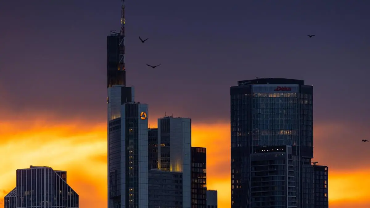 UniCredit now submits an official offer for Commerzbank