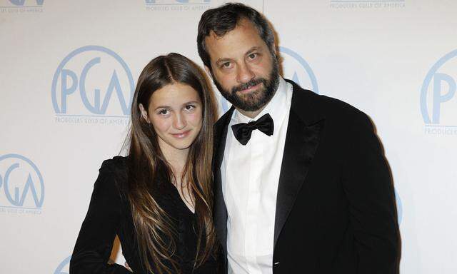 Regisseur Judd Apatow mit seiner Tochter Maude, 2012.