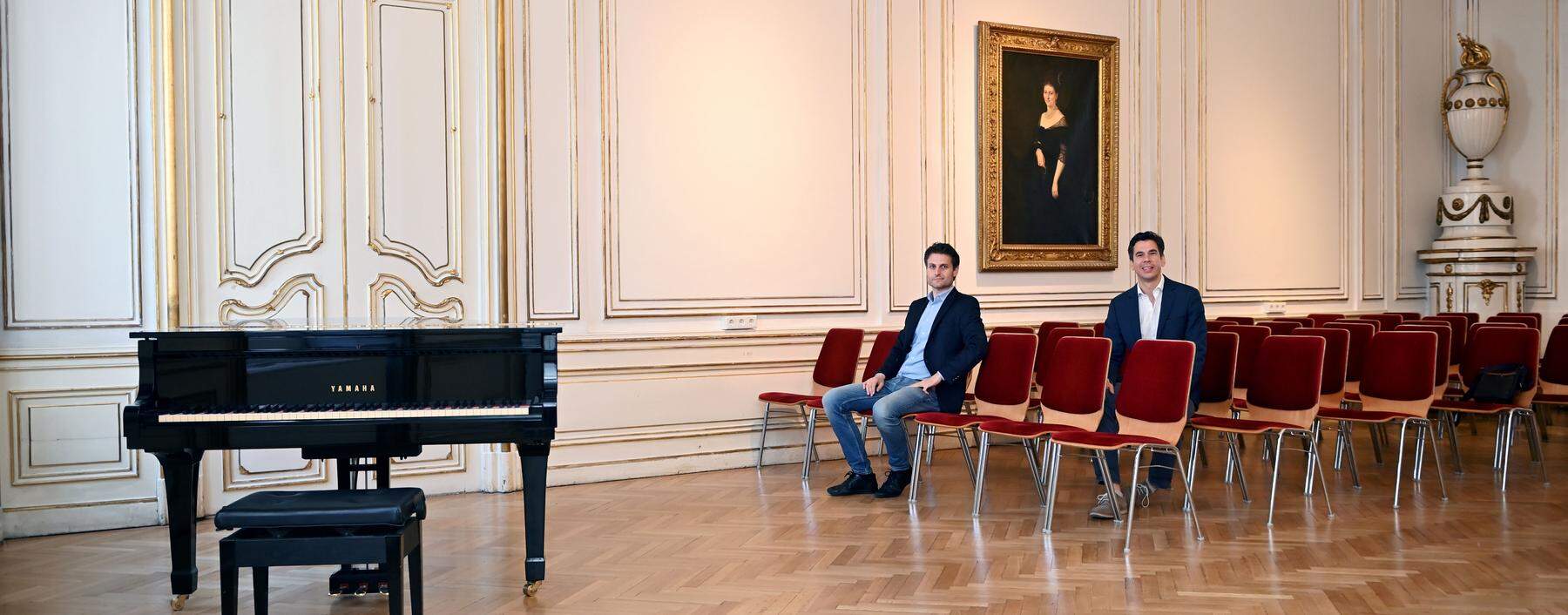 Im Figaro-Saal I des Palais Pálffy: Andreas  Purtscher und Andreas Huber (v. l.) beleben den ersten Stock des Palais. 