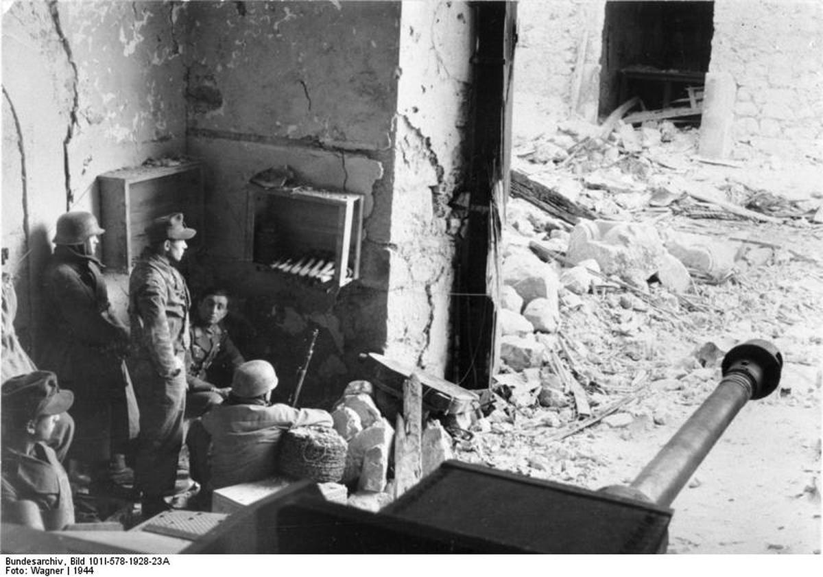 Monte Cassino, Fallschirmjäger mit Sturmngeschütz