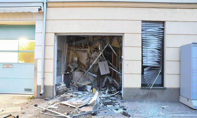 Nachdem sie mutmaßlich einen Bankomat in Markgrafneusiedl gesprengt hatten, wurden zwei Niederländer und ein Bulgare festgenommen. 