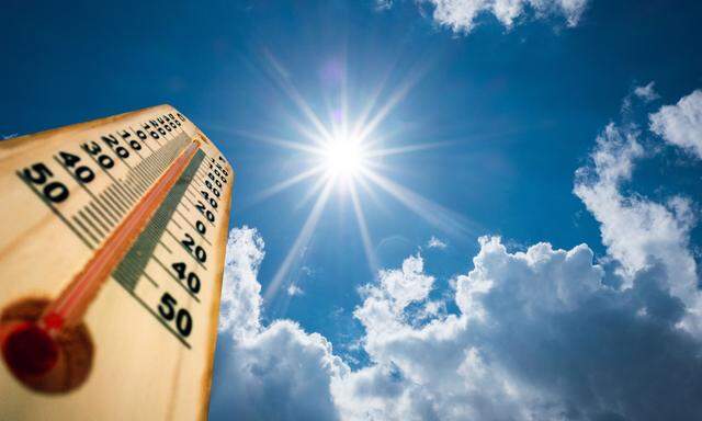 Mit Tagestemperaturen jenseits der 30 Grad Celsius steigt auch der Kühlbedarf von Gebäuden deutlich.