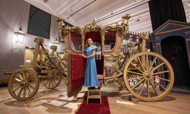 „The Crown“-Kutsche der Queen wird versteigert - 50.000 Pfund soll sie bringen.