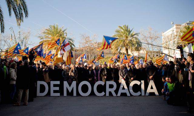 February 6 2017 Barcelona Catalonia Spain Former Catalan President Artur Mas and members of t
