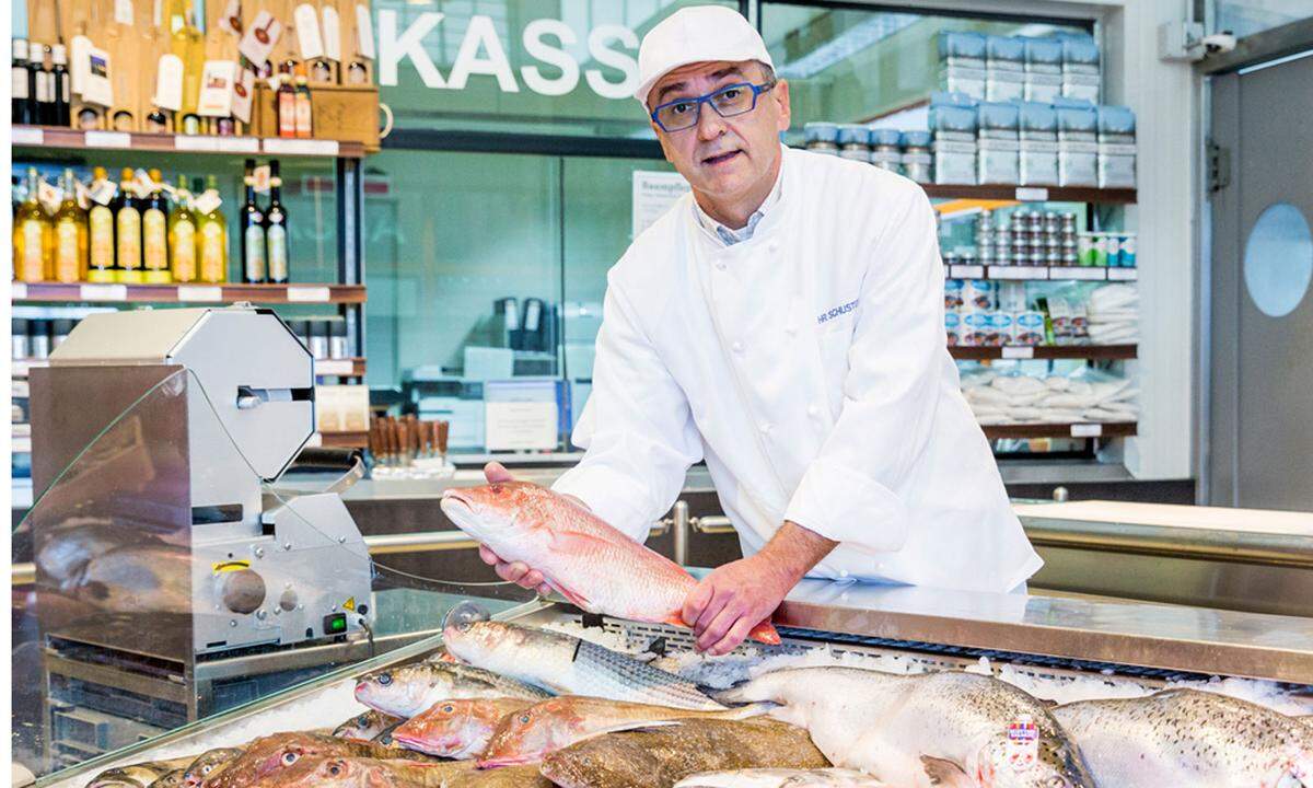 Eishken Estate ist seit Jahren die Adresse für die Gastronomie aber auch Privatpersonen in Sachen Fisch und Meeresfrüchte. Wer den Weg zum Großgrünmarkt nach Inzersdorf auf sich nimmt, wird mit einer reichen Auswahl an Süßwasser- und Meeresfischen, Austern, Krustentieren, Muscheln, Weichtieren, Shrimps, Matjes und Räucherware belohnt.  Großgrünmarkt Inzersdorf, Laxenburgerstraße 365, Halle A2, Stand 1-3, 1230 Wien Mo bis Fr, 6-13 Uhr und Sa 7-12 Uhr www.eishken.at 