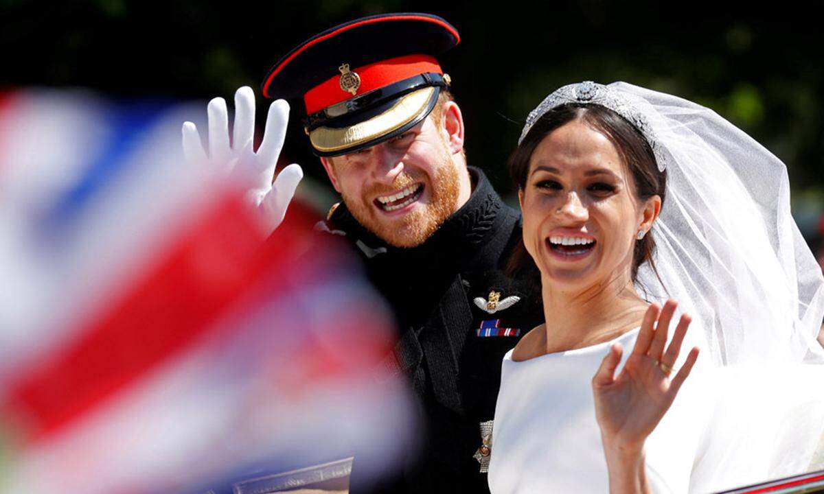 Die Geschichte beginnt wie im Märchen: Gutaussehende Schauspielerin verliebt sich in einen Prinzen und am Ende wird geheiratet - in einem Givenchy-Traumkleid mit 5-Meter-Schleppe . Nicht nur für Prinz Harry sondern vor allem auch für die britische Wirtschaft ist Meghan Markle schon jetzt ein richtiger Glücksgriff.