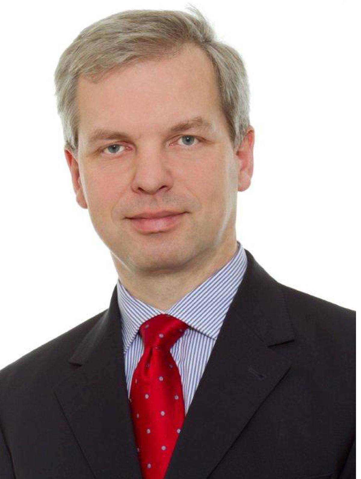 Georg Röhsner (51) wurde im Jänner 2013 zum neuen Managing Partner von Eversheds in Österreich bestellt. Er folgt in dieser Position Alexander Stolitzka (49), der seine Agenden nach zwei Jahren turnusmäßig übergab. Röhsner ist seit 1993 als Partner in der Kanzlei tätig. Er ist auf Wohn- und Immobilienrecht sowie auf IT-, Medien- und Datenschutzrecht spezialisiert.