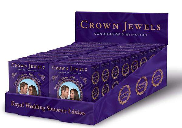 Ein weiteres skurriles Souvenir sind die "Crown Jewels Condoms of Distinction". Sie würden die "Stärke eines Prinzen und die Sensibilität einer Prinzessin" vereinen, meinen die Hersteller Heritage Condoms  wohl nicht ohne Augenzwinkern.