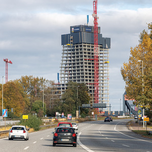 Seit dem Baustopp des Elbtowers soll der 46-jährige Tiroler René Benko seine Macht im eigenen Konzern aufgeben. Doch wollen tut er das naturgegeben nicht.  