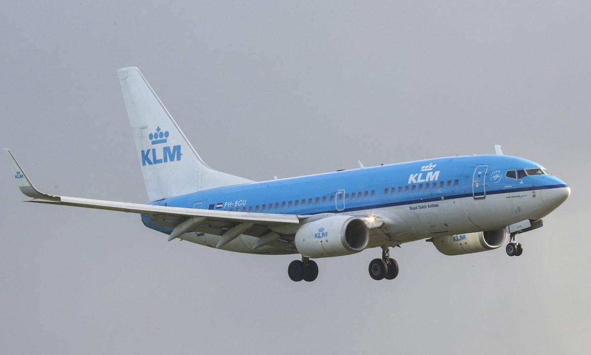 Land: Niederlande 1977 war ein tiefschwarzes Jahr für die traditionsreiche KLM: Alle 235 Insassen starben, als auf der Startbahn in Teneriffa eine KLM-Boeing mit einer Pan-Am-Boeing zusammenprallte. Es gilt bis heute als schwerstes (ziviles) Flugzeugunglück der Geschichte. Seitdem kamen bei der KLM keine Menschen ums Leben, den letzten gröberen Zwischenfall gab es 2004. Eine Boeing wurde bei der Landung in Barcelona schwer beschädigt.