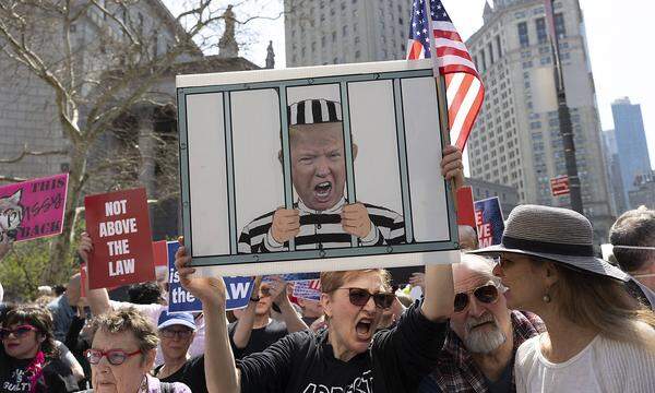 Proteste gegen Donald Trump in New York am Tag der Anhörung vor Gericht in Manhattan am 4. April.
